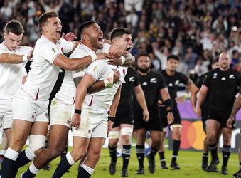 WOW! Engeland schakelt wereldkampioen Nieuw-Zeeland uit en staat in finale WK rugby