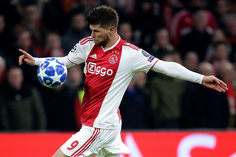 Klaas-Jan Huntelaar plakt er nog een jaar aan vast bij Ajax