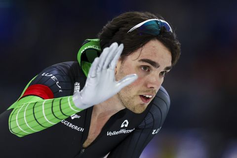 Sensatie in Thialf: Patrick Roest wint 5 km, Jorrit Bergsma grijpt naast worldcups