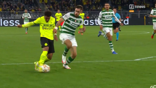 🎥 | Donyell Malen scoort zijn eerste goal voor Borussia Dortmund