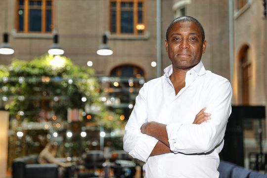 Ex Ajax-speler Bryan Roy voor rechter vanwege Rutte-dreigtweet: 'Headshot krijgtie'