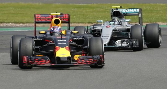 Formule 1 stemt op beste inhaalactie: Wordt het Max of wordt het Max? (video)