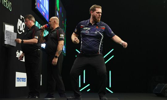 🎥​ | Berry van Peer na zijn 'jolige' wedstrijd: 'Ik vond het wel leuk'