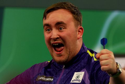 Luke Littler flikt het opnieuw: toptalent naar 3e ronde WK darts