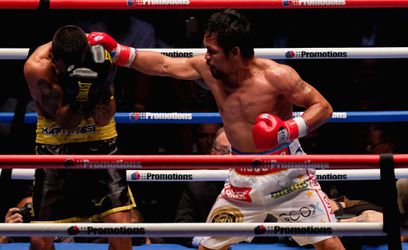 Bokslegende Pacquiao slaat wereldkampioen Matthysse KO met keiharde uppercut (video)