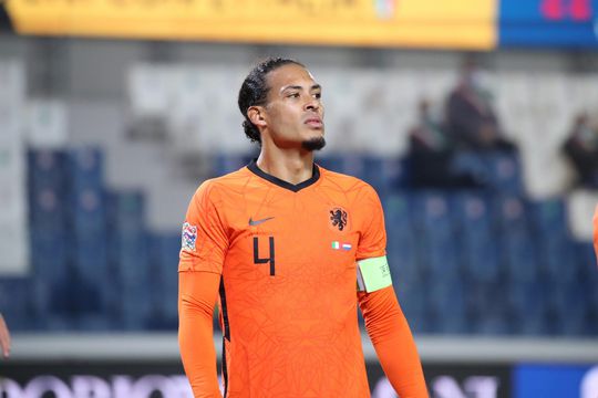 Virgil van Dijk sabelt journalist neer na flutverhaal over Van Gaal: 'Is NIKS van waar!'