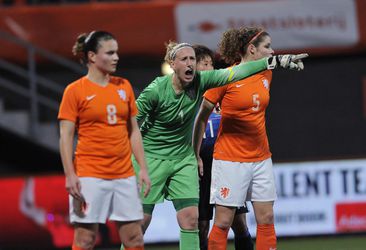 Keepster Van Veenendaal verlaat EK-trainingskamp met liesklachten