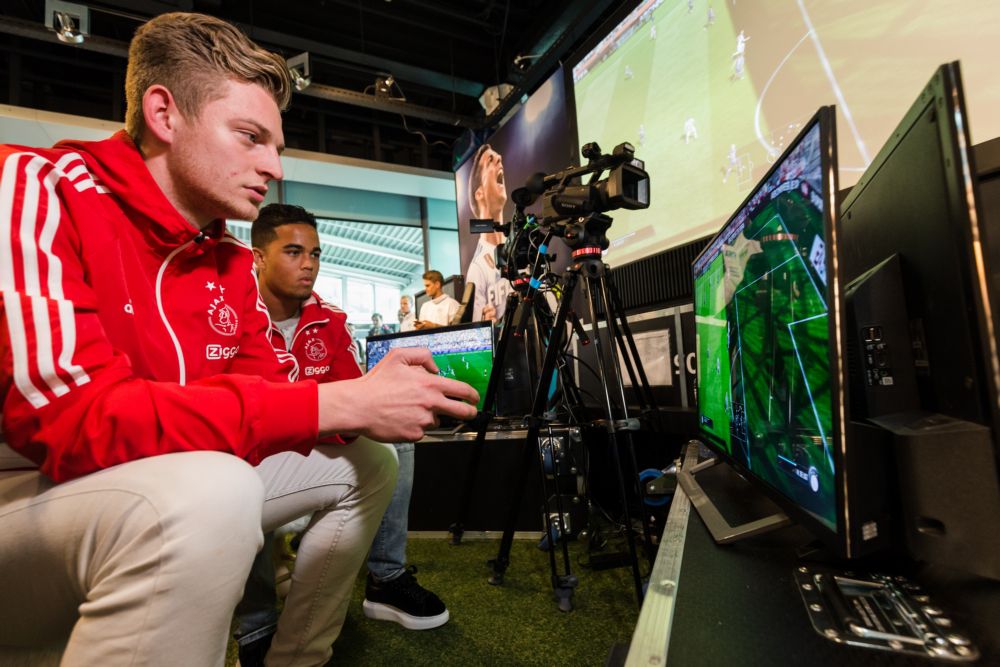 Ajax-eSporter Dani Hagebeuk pakt op zinderende slotdag de FIFA-titel op Xbox