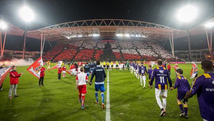 Spelers en staf FC Utrecht schenken fans geld om sfeer te maken