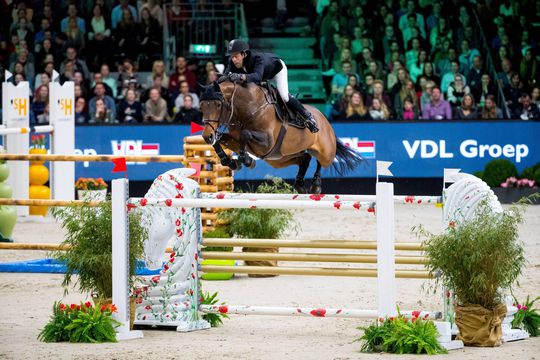 Springruiter Van der Vleuten is sterker dan WK-winnaar en wint GP Twente