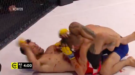 🎥 | MMA-sloper Aidan James vermorzelt bloedende opponent met serie rake ellebogen