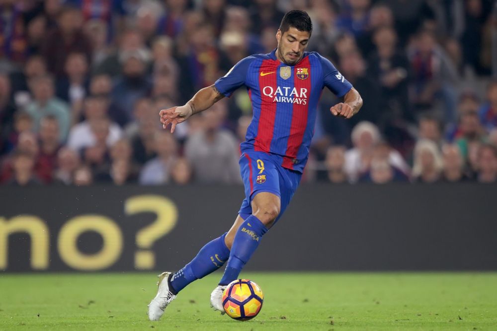 Luis Suárez laat wereldrecord van zijn voet glippen (video)