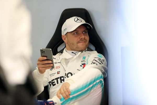 Mercedes weer op de baan maar nog zonder Hamilton