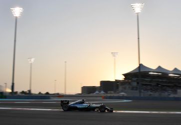 Hamilton pakt pole position in Abu Dhabi, Max teleurstellend naar P6 (video)