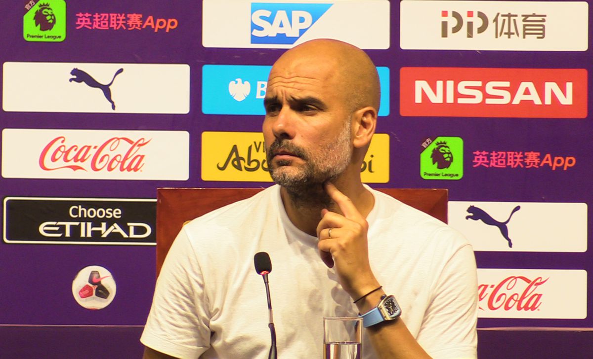 Pep Guardiola reageert kwaad op raar stukkie van Chinese journalist