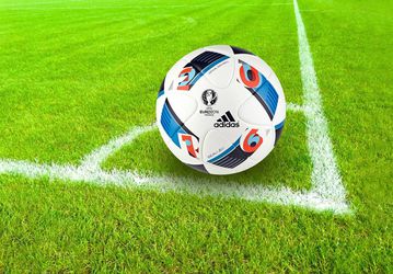 Voetbalster van Charlton uur behandeld op veld met ademhalingsproblemen