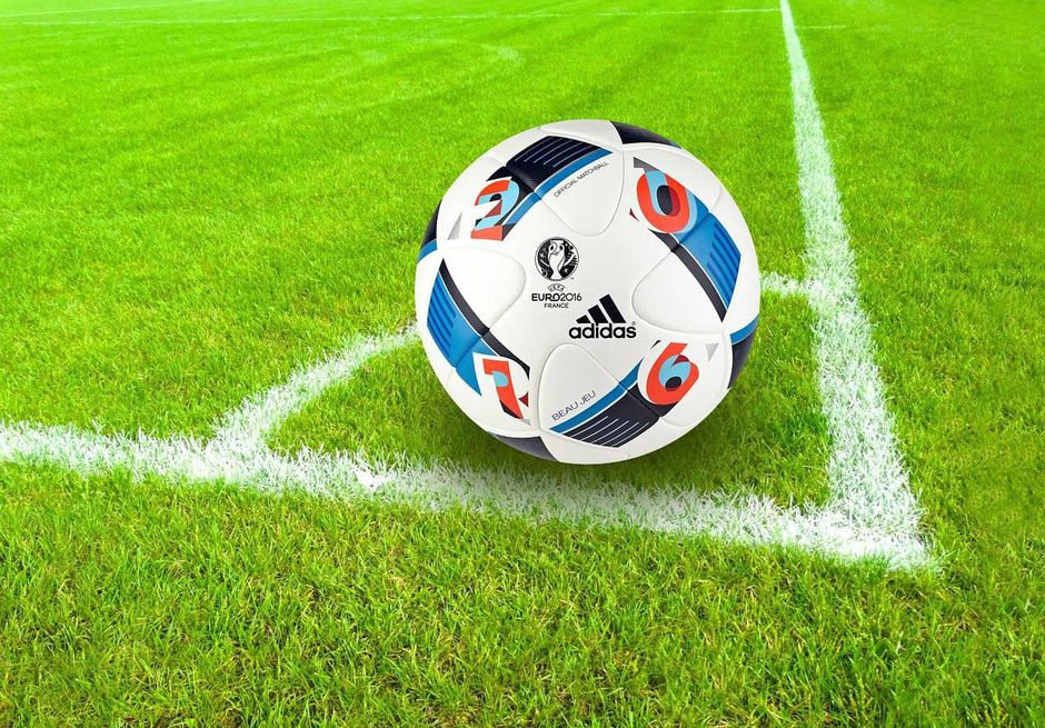 Voetbalster van Charlton uur behandeld op veld met ademhalingsproblemen