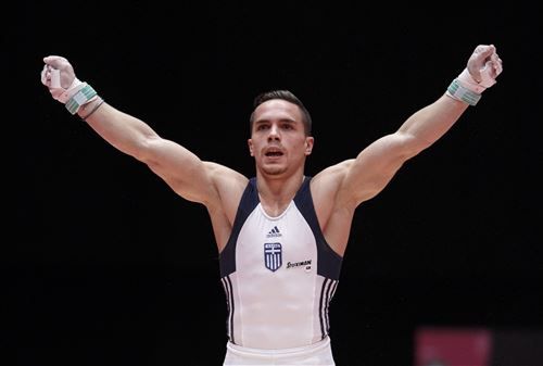 Griek Petrounias pakt goud op Yuri-loze ringen