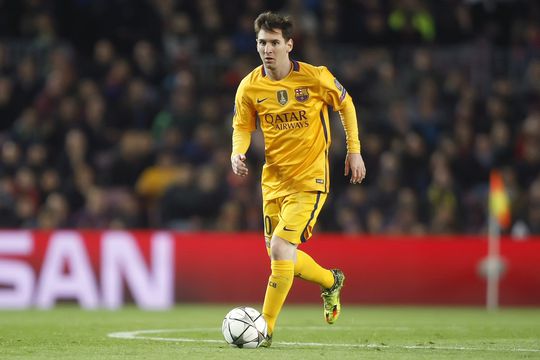 Messi scoort 500e goal uit loopbaan (video)