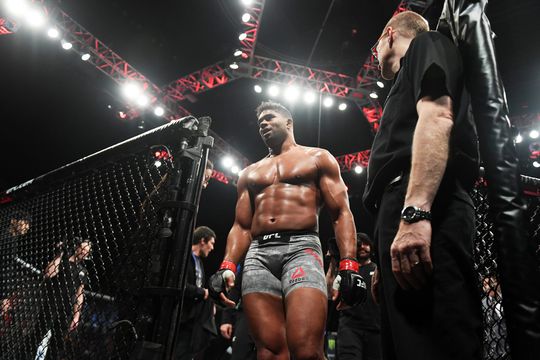 🎥 | Check HIER de livestream van Overeem en de andere UFC-gevechten