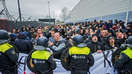 Justitie gaat Feyenoord-fans verhoren over protestmars