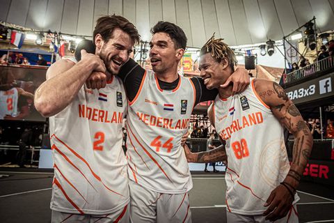 3x3-basketballer probeert via rechter basisplaats af te dwingen op de Olympische Spelen