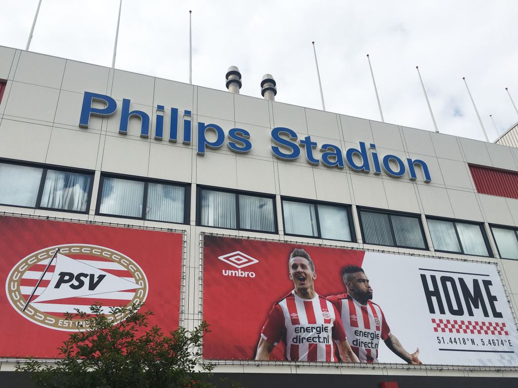 Nieuwe PSV-tribune van enkele tonnen is klaar