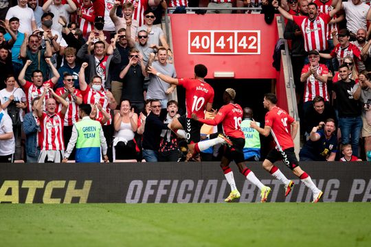 🎥 | Che Adams maakt fraaie treffer tegen ManUtd