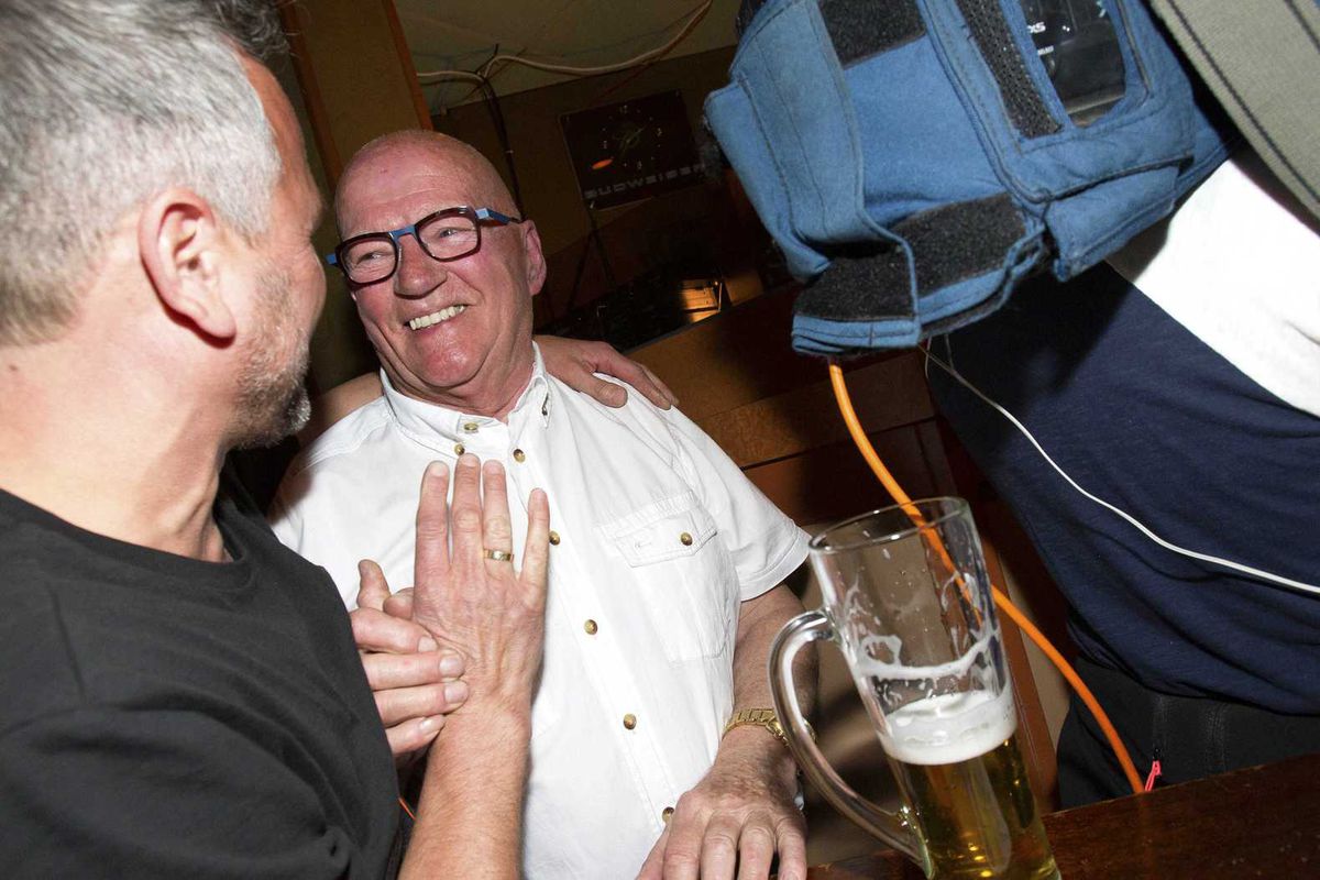 Opa Verstappen is nu blut: 'Hele middag gratis bier als Max zou winnen'