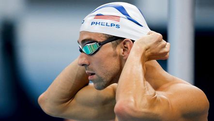 Olympische legende Phelps draagt Amerikaanse vlag
