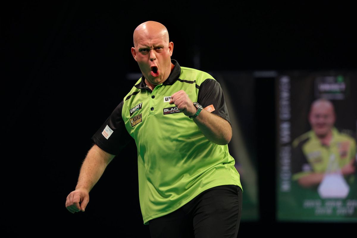 Ontketende Michael van Gerwen raast over arme Cross heen met 107 gemiddeld