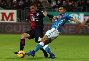 Milik schiet Napoli in blessuretijd langs Cagliari (video)