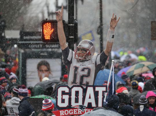 Duizenden fans trotseren sneeuw voor Patriots (foto's)