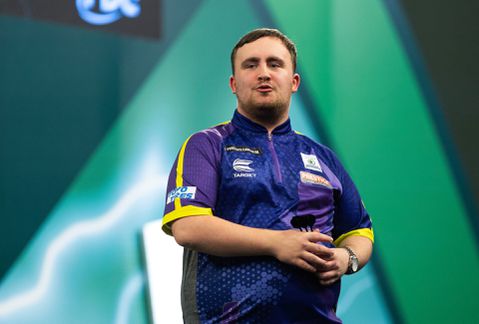 Zo bereidt Luke Littler zich voor op finale WK darts: 'Omelet als ontbijt, pizza voor lunch'