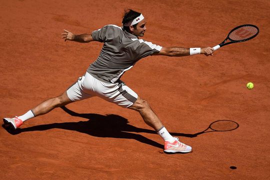 Federer zonder moeite en setverlies naar kwartfinale Roland Garros