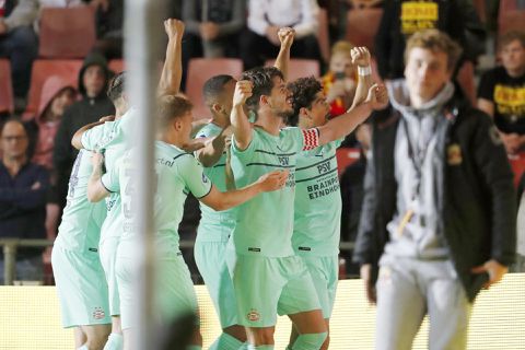 PSV zwijnt op z'n Duits in Deventer: met slecht spel tóch winnen in slotfase