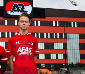 Nederlands kampioen FIFA Dani Visser zet wekker om FIFA te spelen