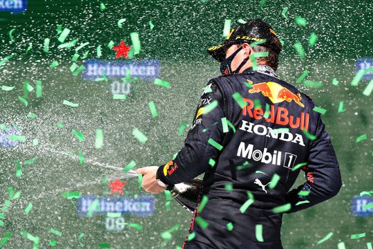 Dit is de stand in de Formule 1 (bij de coureurs en constructeurs)