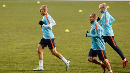 Oranje traint zowaar met fitte selectie op dramatisch veld in Luxemburg