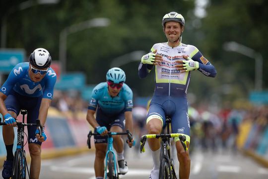 🎥 | Check hier hoe Taco van der Hoorn naar de etappewinst in de Benelux Tour sprint
