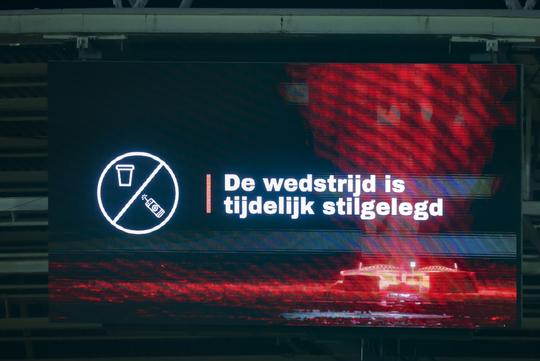 FC Utrecht-RKC Waalwijk ontsierd door bier? Wedstrijd gestaakt door gooiende fans