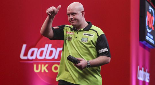 🎥 | Van Gerwen finisht in stijl en is door naar laatste 16