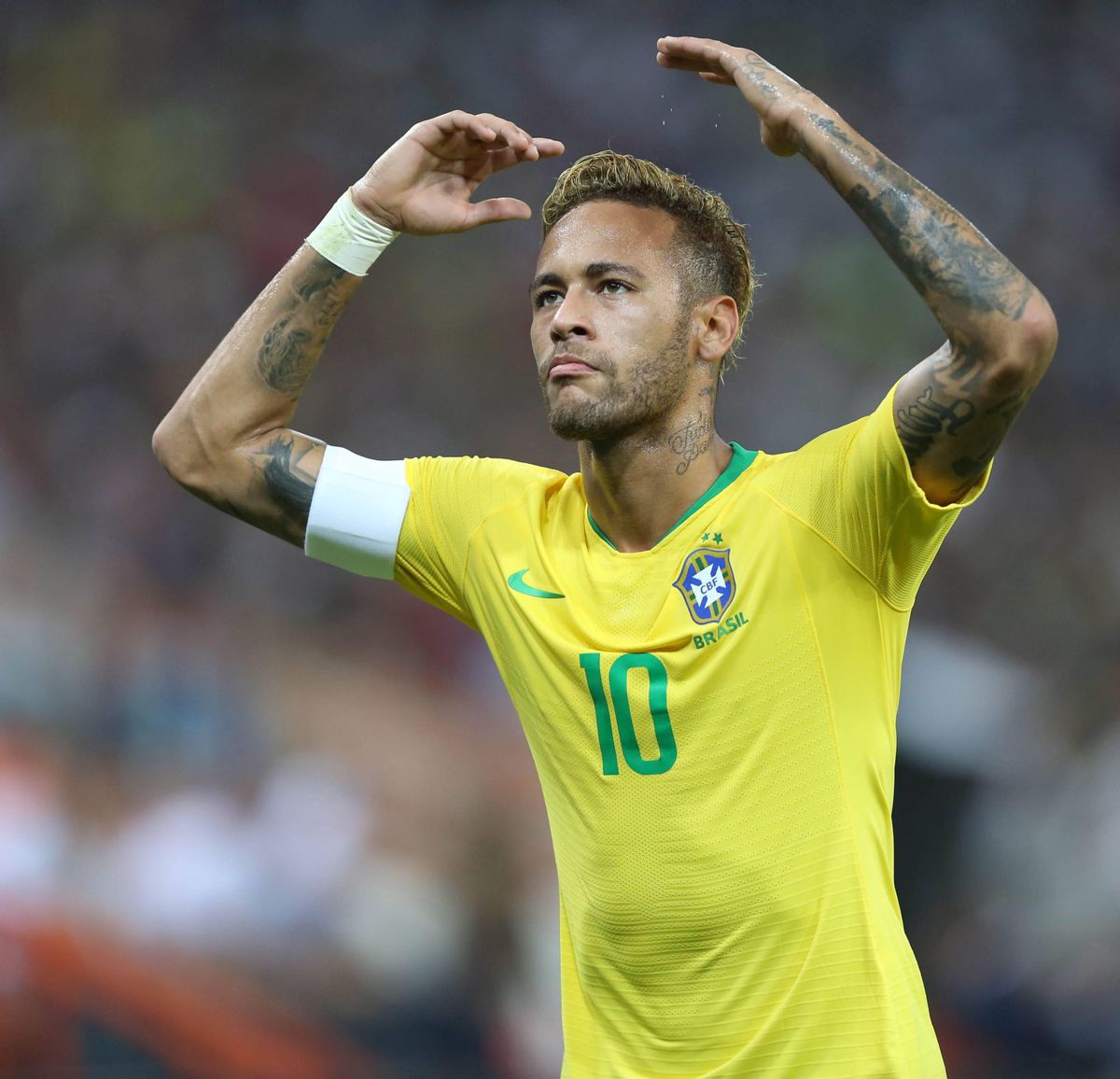 Neymar wilde liever met 7 of 11 spelen, maar Dani Alves gaf 'm nummer 10