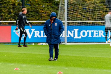 😂 | Feyenoord-spelers opgehaald door de bus van de TEGENSTANDER