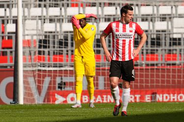 PSV voelt hete adem van AZ in strijd om plek 2 na gelijkspel tegen Heerenveen