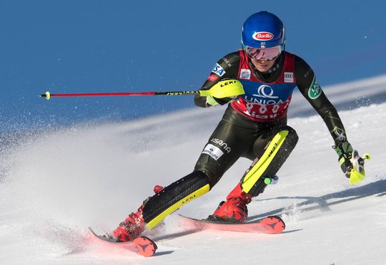 Skiester Shiffrin probeert ondanks overlijden vader positief te blijven