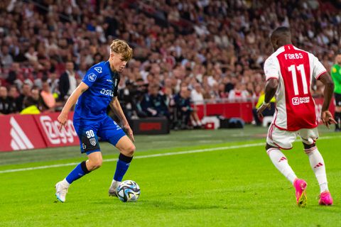 Heracles-talent (18) loopt dubbele beenbreuk op: 'Wat een schandalig slecht kloteveld'