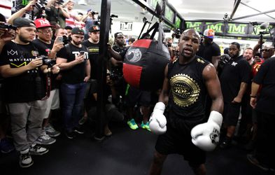 Mayweather reageert op gelekte trainingsvideo McGregor en zet scheids onder druk