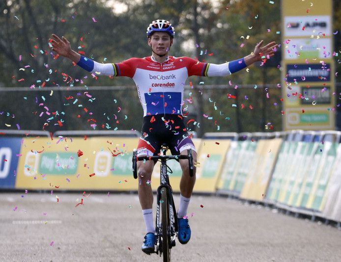 Kersvers Nederlands kampioen Van der Poel wint meteen in rood-wit-blauw