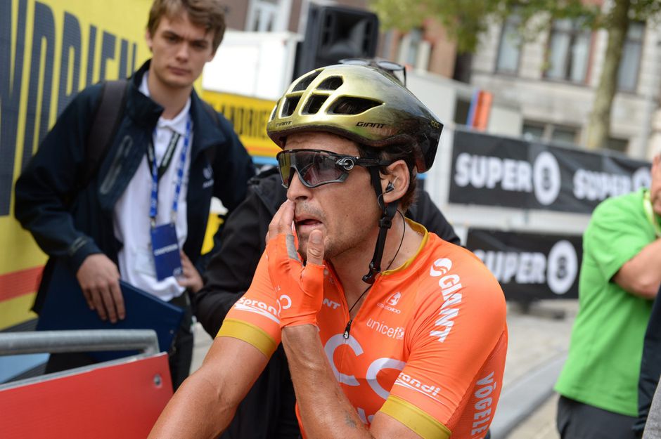 Van Avermaet over crisis in wielrennen: 'Gaat hier nu om overleven'
